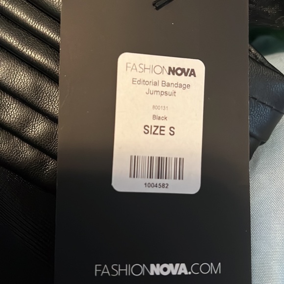 Black jumpsuit with tulle sleeves - Picture 4 of 4